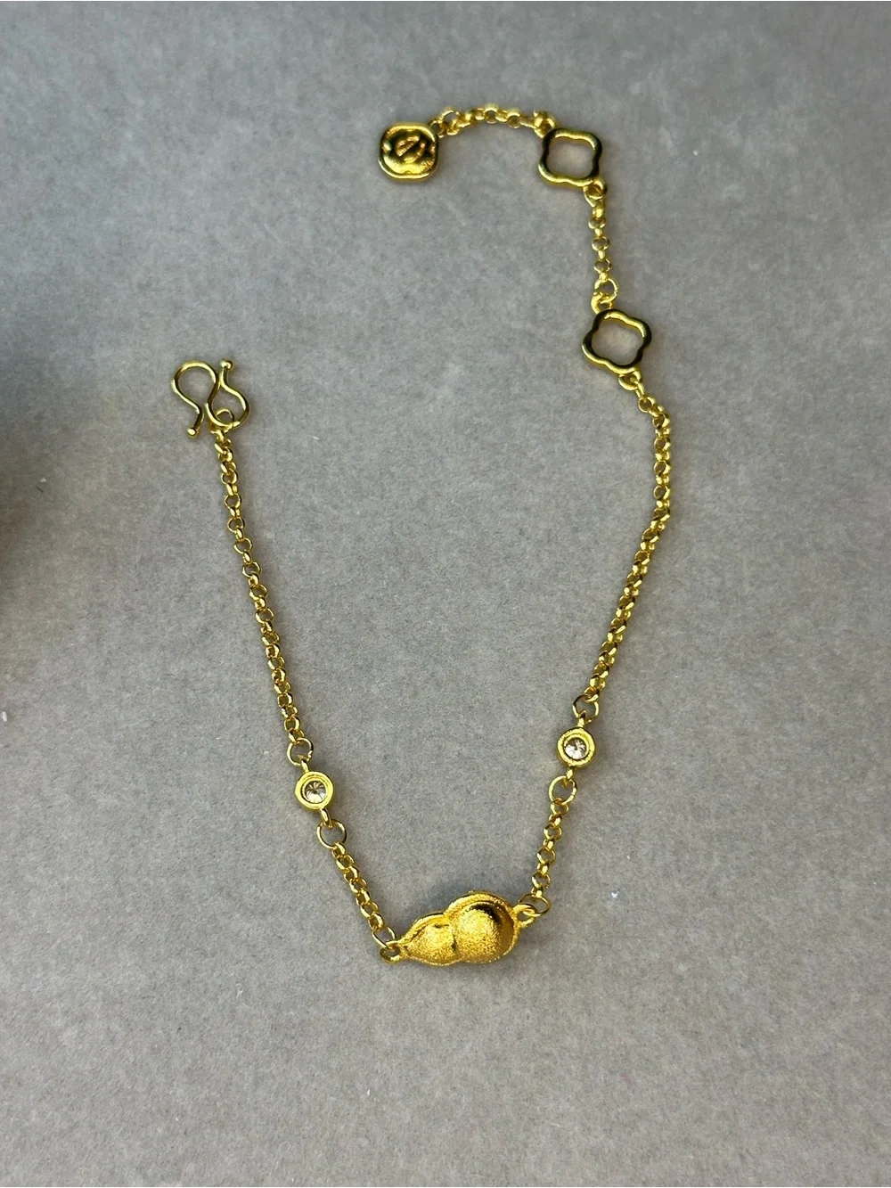 Gold Tone Women’s Necklace with Textured Shell Accent
